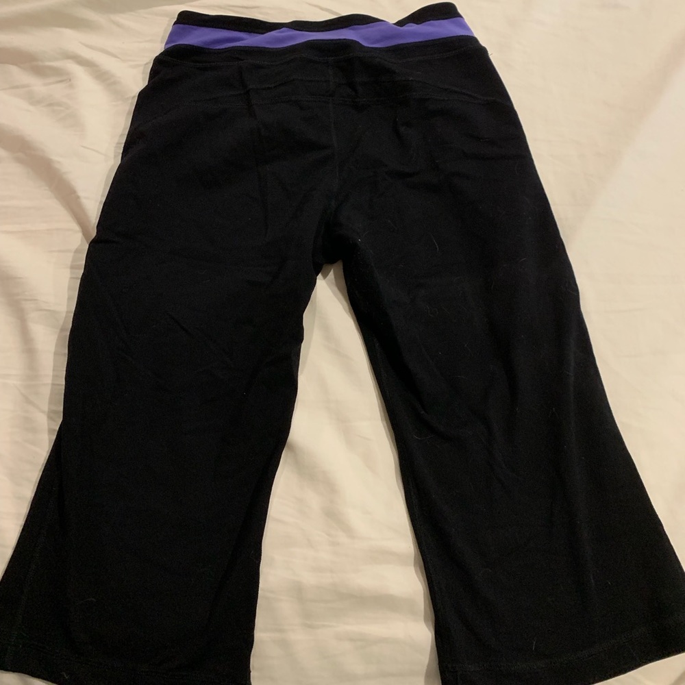 Cropped Shape wear workout pants.